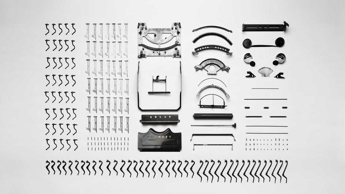 哪些人在灾难来临时,不顾自己,英勇献身?写出三个,并写出他们的故事,用...